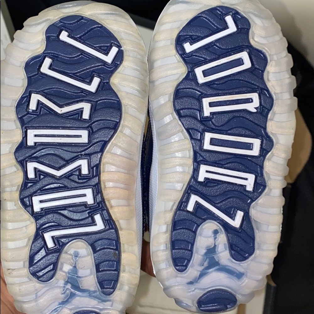 Sneakers - Picture 2 of 3